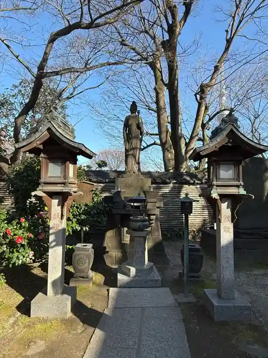 待乳山聖天(本龍院)の{uncategorized: "未分類", other: "その他", undefined: "問題あり", building: "その他建物", grave: "お墓", sacred_gate: "鳥居", guardian: "狛犬", statue: "像", buddha: "仏像", history: "歴史", nature: "自然", garden: "庭園", animal: "動物", pagoda: "塔", temizu: "手水舎", mountain_gate: "山門・神門", sanctuary: "本殿・本堂", subordinate: "末社・摂社", art: "芸術", scenery: "景色", jizo: "地蔵", ema: "絵馬", goshuin: "御朱印", omikuji: "おみくじ", items: "授与品その他", amulet: "お守り", goshuincho: "御朱印帳", eats: "食事", festival: "お祭り", votive_dance: "神楽", shichigosan: "七五三参", wedding: "結婚式", experience: "体験その他", initially: "初詣", around: "周辺", anti_infection: "感染症対策"}