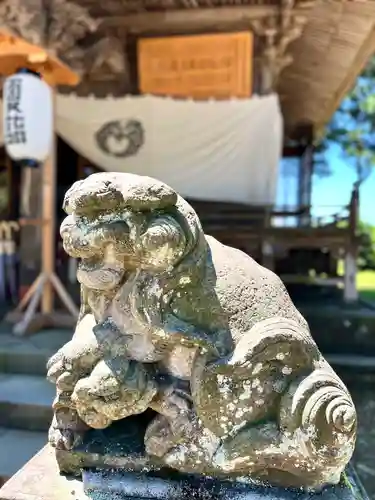 守りの神　藤基神社の狛犬