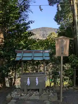  久延彦神社の{uncategorized: "未分類", other: "その他", undefined: "問題あり", building: "その他建物", grave: "お墓", sacred_gate: "鳥居", guardian: "狛犬", statue: "像", buddha: "仏像", history: "歴史", nature: "自然", garden: "庭園", animal: "動物", pagoda: "塔", temizu: "手水舎", mountain_gate: "山門・神門", sanctuary: "本殿・本堂", subordinate: "末社・摂社", art: "芸術", scenery: "景色", jizo: "地蔵", ema: "絵馬", goshuin: "御朱印", omikuji: "おみくじ", items: "授与品その他", amulet: "お守り", goshuincho: "御朱印帳", eats: "食事", festival: "お祭り", votive_dance: "神楽", shichigosan: "七五三参", wedding: "結婚式", experience: "体験その他", initially: "初詣", around: "周辺", anti_infection: "感染症対策"}
