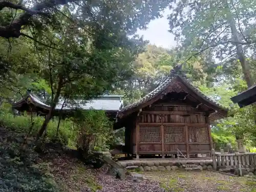 熊野神社の{uncategorized: "未分類", other: "その他", undefined: "問題あり", building: "その他建物", grave: "お墓", sacred_gate: "鳥居", guardian: "狛犬", statue: "像", buddha: "仏像", history: "歴史", nature: "自然", garden: "庭園", animal: "動物", pagoda: "塔", temizu: "手水舎", mountain_gate: "山門・神門", sanctuary: "本殿・本堂", subordinate: "末社・摂社", art: "芸術", scenery: "景色", jizo: "地蔵", ema: "絵馬", goshuin: "御朱印", omikuji: "おみくじ", items: "授与品その他", amulet: "お守り", goshuincho: "御朱印帳", eats: "食事", festival: "お祭り", votive_dance: "神楽", shichigosan: "七五三参", wedding: "結婚式", experience: "体験その他", initially: "初詣", around: "周辺", anti_infection: "感染症対策"}