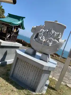 豊功神社の像