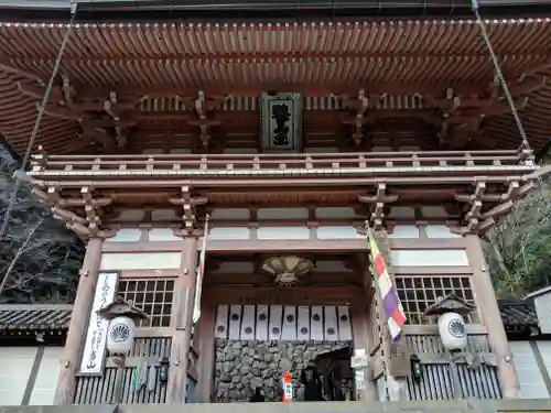 鞍馬寺の山門