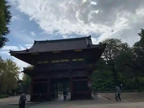 根津神社の山門