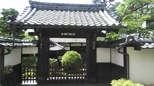 養徳院の山門・神門
