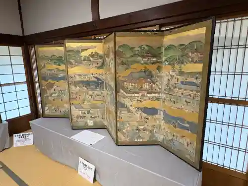 豊国神社の{uncategorized: "未分類", other: "その他", undefined: "問題あり", building: "その他建物", grave: "お墓", sacred_gate: "鳥居", guardian: "狛犬", statue: "像", buddha: "仏像", history: "歴史", nature: "自然", garden: "庭園", animal: "動物", pagoda: "塔", temizu: "手水舎", mountain_gate: "山門・神門", sanctuary: "本殿・本堂", subordinate: "末社・摂社", art: "芸術", scenery: "景色", jizo: "地蔵", ema: "絵馬", goshuin: "御朱印", omikuji: "おみくじ", items: "授与品その他", amulet: "お守り", goshuincho: "御朱印帳", eats: "食事", festival: "お祭り", votive_dance: "神楽", shichigosan: "七五三参", wedding: "結婚式", experience: "体験その他", initially: "初詣", around: "周辺", anti_infection: "感染症対策"}