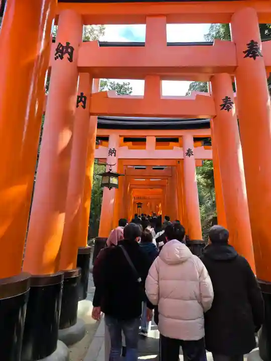 伏見稲荷大社の{uncategorized: "未分類", other: "その他", undefined: "問題あり", building: "その他建物", grave: "お墓", sacred_gate: "鳥居", guardian: "狛犬", statue: "像", buddha: "仏像", history: "歴史", nature: "自然", garden: "庭園", animal: "動物", pagoda: "塔", temizu: "手水舎", mountain_gate: "山門・神門", sanctuary: "本殿・本堂", subordinate: "末社・摂社", art: "芸術", scenery: "景色", jizo: "地蔵", ema: "絵馬", goshuin: "御朱印", omikuji: "おみくじ", items: "授与品その他", amulet: "お守り", goshuincho: "御朱印帳", eats: "食事", festival: "お祭り", votive_dance: "神楽", shichigosan: "七五三参", wedding: "結婚式", experience: "体験その他", initially: "初詣", around: "周辺", anti_infection: "感染症対策"}