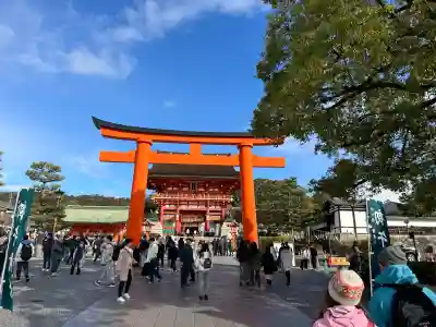伏見稲荷大社の{uncategorized: "未分類", other: "その他", undefined: "問題あり", building: "その他建物", grave: "お墓", sacred_gate: "鳥居", guardian: "狛犬", statue: "像", buddha: "仏像", history: "歴史", nature: "自然", garden: "庭園", animal: "動物", pagoda: "塔", temizu: "手水舎", mountain_gate: "山門・神門", sanctuary: "本殿・本堂", subordinate: "末社・摂社", art: "芸術", scenery: "景色", jizo: "地蔵", ema: "絵馬", goshuin: "御朱印", omikuji: "おみくじ", items: "授与品その他", amulet: "お守り", goshuincho: "御朱印帳", eats: "食事", festival: "お祭り", votive_dance: "神楽", shichigosan: "七五三参", wedding: "結婚式", experience: "体験その他", initially: "初詣", around: "周辺", anti_infection: "感染症対策"}