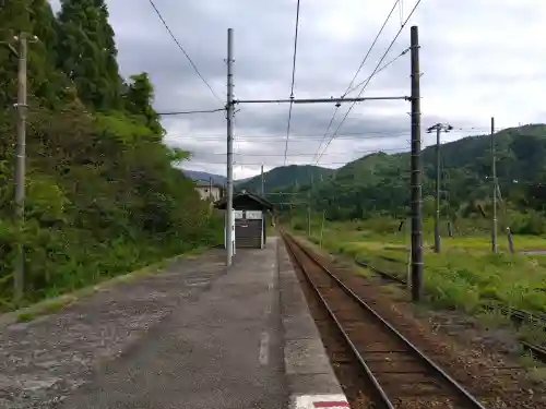 蔵王社の{uncategorized: "未分類", other: "その他", undefined: "問題あり", building: "その他建物", grave: "お墓", sacred_gate: "鳥居", guardian: "狛犬", statue: "像", buddha: "仏像", history: "歴史", nature: "自然", garden: "庭園", animal: "動物", pagoda: "塔", temizu: "手水舎", mountain_gate: "山門・神門", sanctuary: "本殿・本堂", subordinate: "末社・摂社", art: "芸術", scenery: "景色", jizo: "地蔵", ema: "絵馬", goshuin: "御朱印", omikuji: "おみくじ", items: "授与品その他", amulet: "お守り", goshuincho: "御朱印帳", eats: "食事", festival: "お祭り", votive_dance: "神楽", shichigosan: "七五三参", wedding: "結婚式", experience: "体験その他", initially: "初詣", around: "周辺", anti_infection: "感染症対策"}