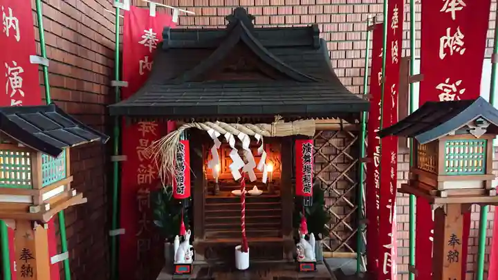 演舞場稲荷大明神の本殿・本堂