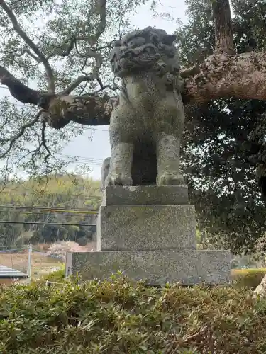 六所神社の{uncategorized: "未分類", other: "その他", undefined: "問題あり", building: "その他建物", grave: "お墓", sacred_gate: "鳥居", guardian: "狛犬", statue: "像", buddha: "仏像", history: "歴史", nature: "自然", garden: "庭園", animal: "動物", pagoda: "塔", temizu: "手水舎", mountain_gate: "山門・神門", sanctuary: "本殿・本堂", subordinate: "末社・摂社", art: "芸術", scenery: "景色", jizo: "地蔵", ema: "絵馬", goshuin: "御朱印", omikuji: "おみくじ", items: "授与品その他", amulet: "お守り", goshuincho: "御朱印帳", eats: "食事", festival: "お祭り", votive_dance: "神楽", shichigosan: "七五三参", wedding: "結婚式", experience: "体験その他", initially: "初詣", around: "周辺", anti_infection: "感染症対策"}