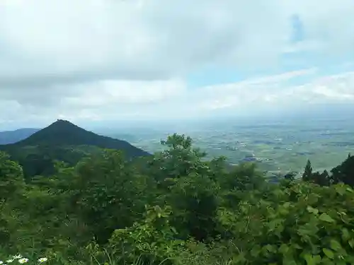 彌彦神社奥宮（御神廟）の景色