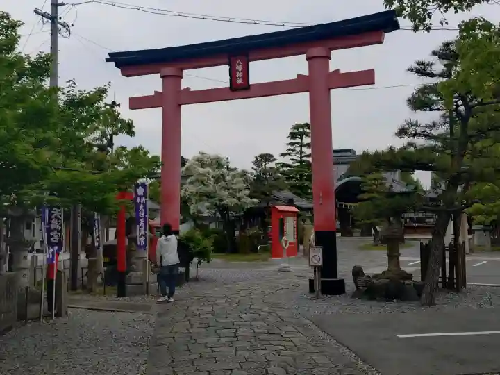 大垣八幡神社の{uncategorized: "未分類", other: "その他", undefined: "問題あり", building: "その他建物", grave: "お墓", sacred_gate: "鳥居", guardian: "狛犬", statue: "像", buddha: "仏像", history: "歴史", nature: "自然", garden: "庭園", animal: "動物", pagoda: "塔", temizu: "手水舎", mountain_gate: "山門・神門", sanctuary: "本殿・本堂", subordinate: "末社・摂社", art: "芸術", scenery: "景色", jizo: "地蔵", ema: "絵馬", goshuin: "御朱印", omikuji: "おみくじ", items: "授与品その他", amulet: "お守り", goshuincho: "御朱印帳", eats: "食事", festival: "お祭り", votive_dance: "神楽", shichigosan: "七五三参", wedding: "結婚式", experience: "体験その他", initially: "初詣", around: "周辺", anti_infection: "感染症対策"}