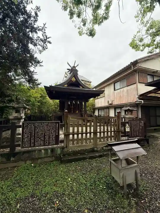 闘鶏神社の{uncategorized: "未分類", other: "その他", undefined: "問題あり", building: "その他建物", grave: "お墓", sacred_gate: "鳥居", guardian: "狛犬", statue: "像", buddha: "仏像", history: "歴史", nature: "自然", garden: "庭園", animal: "動物", pagoda: "塔", temizu: "手水舎", mountain_gate: "山門・神門", sanctuary: "本殿・本堂", subordinate: "末社・摂社", art: "芸術", scenery: "景色", jizo: "地蔵", ema: "絵馬", goshuin: "御朱印", omikuji: "おみくじ", items: "授与品その他", amulet: "お守り", goshuincho: "御朱印帳", eats: "食事", festival: "お祭り", votive_dance: "神楽", shichigosan: "七五三参", wedding: "結婚式", experience: "体験その他", initially: "初詣", around: "周辺", anti_infection: "感染症対策"}