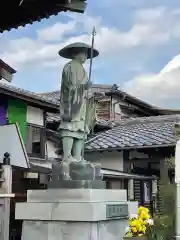 東漸寺の像