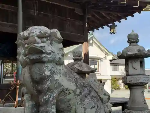 魚吹八幡神社の狛犬