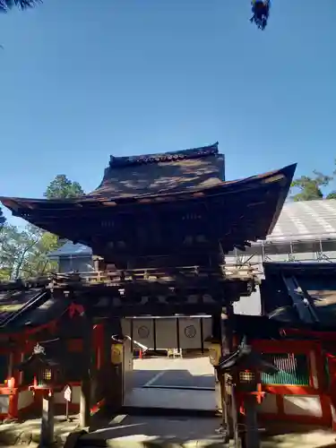 石上神宮の山門・神門