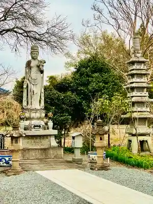 延命院の{uncategorized: "未分類", other: "その他", undefined: "問題あり", building: "その他建物", grave: "お墓", sacred_gate: "鳥居", guardian: "狛犬", statue: "像", buddha: "仏像", history: "歴史", nature: "自然", garden: "庭園", animal: "動物", pagoda: "塔", temizu: "手水舎", mountain_gate: "山門・神門", sanctuary: "本殿・本堂", subordinate: "末社・摂社", art: "芸術", scenery: "景色", jizo: "地蔵", ema: "絵馬", goshuin: "御朱印", omikuji: "おみくじ", items: "授与品その他", amulet: "お守り", goshuincho: "御朱印帳", eats: "食事", festival: "お祭り", votive_dance: "神楽", shichigosan: "七五三参", wedding: "結婚式", experience: "体験その他", initially: "初詣", around: "周辺", anti_infection: "感染症対策"}