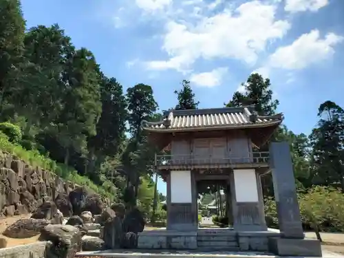 在田寺の山門