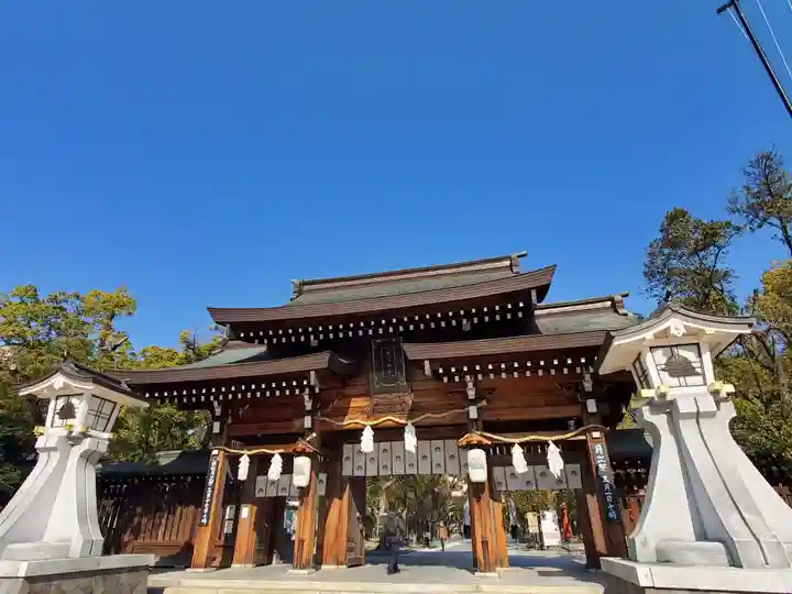 湊川神社の山門・神門