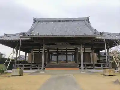 長因寺の本殿・本堂