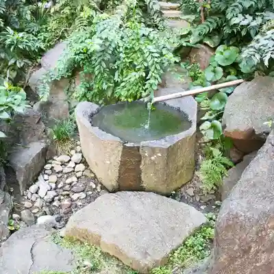 福徳神社（芽吹稲荷）の手水舎
