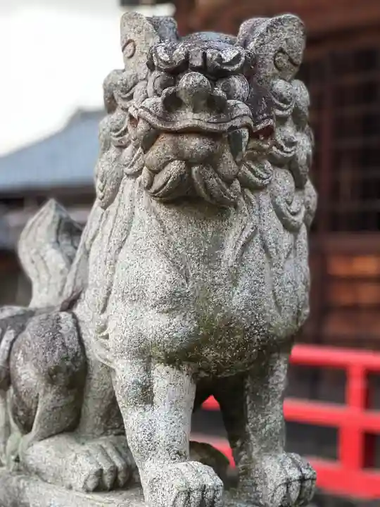 賀茂春日神社の狛犬