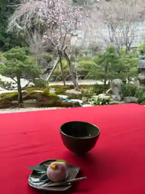 慈眼寺の{uncategorized: "未分類", other: "その他", undefined: "問題あり", building: "その他建物", grave: "お墓", sacred_gate: "鳥居", guardian: "狛犬", statue: "像", buddha: "仏像", history: "歴史", nature: "自然", garden: "庭園", animal: "動物", pagoda: "塔", temizu: "手水舎", mountain_gate: "山門・神門", sanctuary: "本殿・本堂", subordinate: "末社・摂社", art: "芸術", scenery: "景色", jizo: "地蔵", ema: "絵馬", goshuin: "御朱印", omikuji: "おみくじ", items: "授与品その他", amulet: "お守り", goshuincho: "御朱印帳", eats: "食事", festival: "お祭り", votive_dance: "神楽", shichigosan: "七五三参", wedding: "結婚式", experience: "体験その他", initially: "初詣", around: "周辺", anti_infection: "感染症対策"}