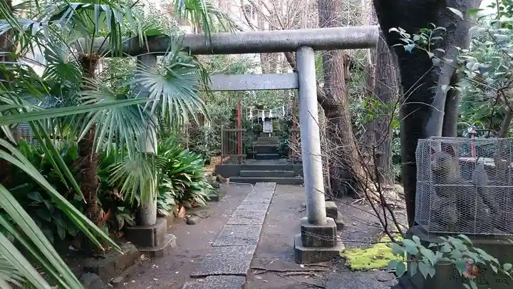 新橋鹽竃神社の鳥居