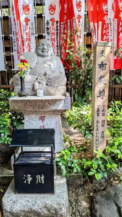 豊川稲荷東京別院の像