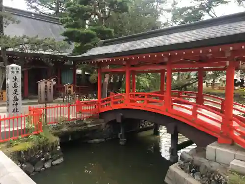 生島足島神社の庭園