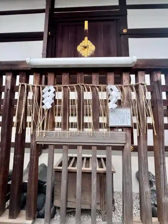 安井金比羅宮の{uncategorized: "未分類", other: "その他", undefined: "問題あり", building: "その他建物", grave: "お墓", sacred_gate: "鳥居", guardian: "狛犬", statue: "像", buddha: "仏像", history: "歴史", nature: "自然", garden: "庭園", animal: "動物", pagoda: "塔", temizu: "手水舎", mountain_gate: "山門・神門", sanctuary: "本殿・本堂", subordinate: "末社・摂社", art: "芸術", scenery: "景色", jizo: "地蔵", ema: "絵馬", goshuin: "御朱印", omikuji: "おみくじ", items: "授与品その他", amulet: "お守り", goshuincho: "御朱印帳", eats: "食事", festival: "お祭り", votive_dance: "神楽", shichigosan: "七五三参", wedding: "結婚式", experience: "体験その他", initially: "初詣", around: "周辺", anti_infection: "感染症対策"}