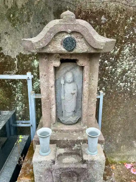 天竜院の{uncategorized: "未分類", other: "その他", undefined: "問題あり", building: "その他建物", grave: "お墓", sacred_gate: "鳥居", guardian: "狛犬", statue: "像", buddha: "仏像", history: "歴史", nature: "自然", garden: "庭園", animal: "動物", pagoda: "塔", temizu: "手水舎", mountain_gate: "山門・神門", sanctuary: "本殿・本堂", subordinate: "末社・摂社", art: "芸術", scenery: "景色", jizo: "地蔵", ema: "絵馬", goshuin: "御朱印", omikuji: "おみくじ", items: "授与品その他", amulet: "お守り", goshuincho: "御朱印帳", eats: "食事", festival: "お祭り", votive_dance: "神楽", shichigosan: "七五三参", wedding: "結婚式", experience: "体験その他", initially: "初詣", around: "周辺", anti_infection: "感染症対策"}