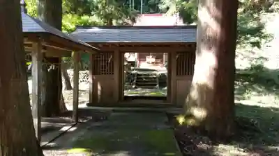 越方神社の山門・神門