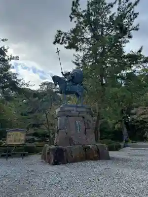 尾山神社の{uncategorized: "未分類", other: "その他", undefined: "問題あり", building: "その他建物", grave: "お墓", sacred_gate: "鳥居", guardian: "狛犬", statue: "像", buddha: "仏像", history: "歴史", nature: "自然", garden: "庭園", animal: "動物", pagoda: "塔", temizu: "手水舎", mountain_gate: "山門・神門", sanctuary: "本殿・本堂", subordinate: "末社・摂社", art: "芸術", scenery: "景色", jizo: "地蔵", ema: "絵馬", goshuin: "御朱印", omikuji: "おみくじ", items: "授与品その他", amulet: "お守り", goshuincho: "御朱印帳", eats: "食事", festival: "お祭り", votive_dance: "神楽", shichigosan: "七五三参", wedding: "結婚式", experience: "体験その他", initially: "初詣", around: "周辺", anti_infection: "感染症対策"}