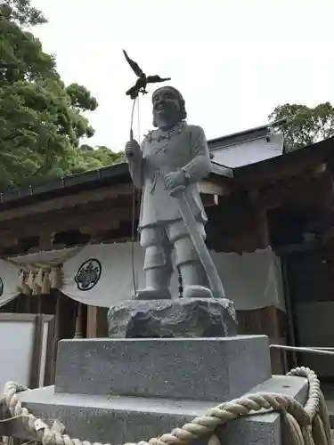 駒宮神社の像