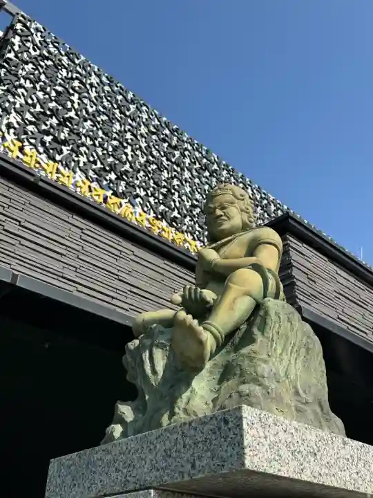 成田山深川不動堂(新勝寺東京別院)の{uncategorized: "未分類", other: "その他", undefined: "問題あり", building: "その他建物", grave: "お墓", sacred_gate: "鳥居", guardian: "狛犬", statue: "像", buddha: "仏像", history: "歴史", nature: "自然", garden: "庭園", animal: "動物", pagoda: "塔", temizu: "手水舎", mountain_gate: "山門・神門", sanctuary: "本殿・本堂", subordinate: "末社・摂社", art: "芸術", scenery: "景色", jizo: "地蔵", ema: "絵馬", goshuin: "御朱印", omikuji: "おみくじ", items: "授与品その他", amulet: "お守り", goshuincho: "御朱印帳", eats: "食事", festival: "お祭り", votive_dance: "神楽", shichigosan: "七五三参", wedding: "結婚式", experience: "体験その他", initially: "初詣", around: "周辺", anti_infection: "感染症対策"}