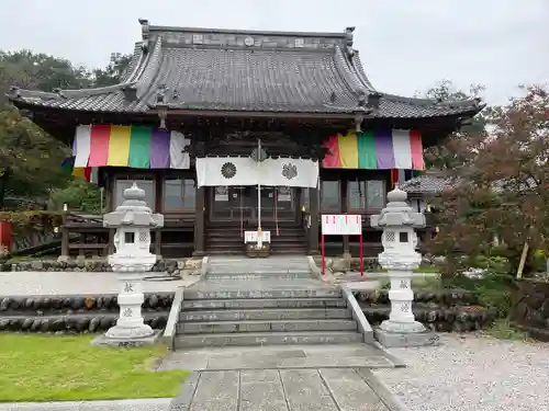 埼玉厄除け開運大師・龍泉寺（切り絵御朱印発祥の寺）の本殿・本堂