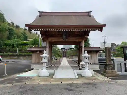 行光寺の山門