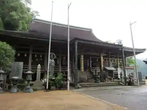 青岸渡寺の本殿・本堂