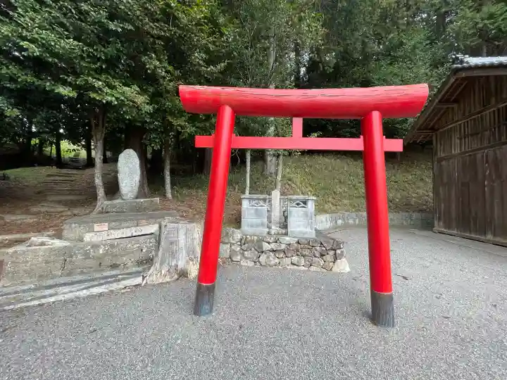 八坂神社の{uncategorized: "未分類", other: "その他", undefined: "問題あり", building: "その他建物", grave: "お墓", sacred_gate: "鳥居", guardian: "狛犬", statue: "像", buddha: "仏像", history: "歴史", nature: "自然", garden: "庭園", animal: "動物", pagoda: "塔", temizu: "手水舎", mountain_gate: "山門・神門", sanctuary: "本殿・本堂", subordinate: "末社・摂社", art: "芸術", scenery: "景色", jizo: "地蔵", ema: "絵馬", goshuin: "御朱印", omikuji: "おみくじ", items: "授与品その他", amulet: "お守り", goshuincho: "御朱印帳", eats: "食事", festival: "お祭り", votive_dance: "神楽", shichigosan: "七五三参", wedding: "結婚式", experience: "体験その他", initially: "初詣", around: "周辺", anti_infection: "感染症対策"}