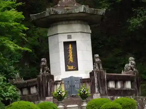 久遠寺の建物その他