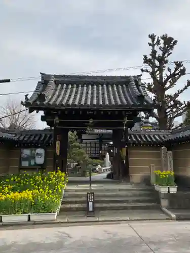 興徳寺の山門