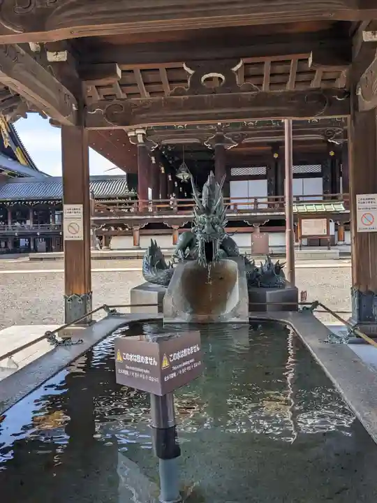 東本願寺(真宗本廟)の手水舎