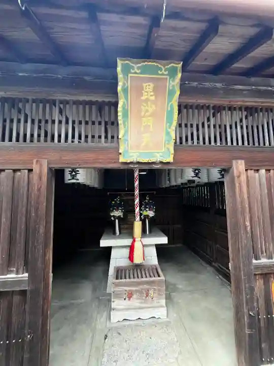 養源院の{uncategorized: "未分類", other: "その他", undefined: "問題あり", building: "その他建物", grave: "お墓", sacred_gate: "鳥居", guardian: "狛犬", statue: "像", buddha: "仏像", history: "歴史", nature: "自然", garden: "庭園", animal: "動物", pagoda: "塔", temizu: "手水舎", mountain_gate: "山門・神門", sanctuary: "本殿・本堂", subordinate: "末社・摂社", art: "芸術", scenery: "景色", jizo: "地蔵", ema: "絵馬", goshuin: "御朱印", omikuji: "おみくじ", items: "授与品その他", amulet: "お守り", goshuincho: "御朱印帳", eats: "食事", festival: "お祭り", votive_dance: "神楽", shichigosan: "七五三参", wedding: "結婚式", experience: "体験その他", initially: "初詣", around: "周辺", anti_infection: "感染症対策"}