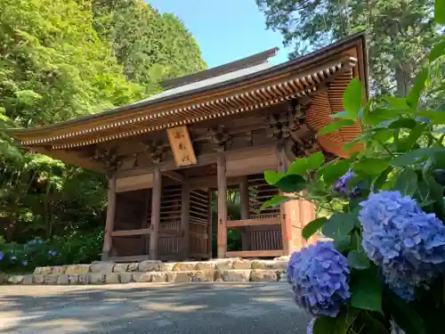 普門寺(切り絵御朱印発祥の寺)の山門・神門