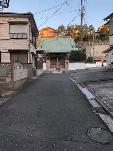 自性院の本殿・本堂