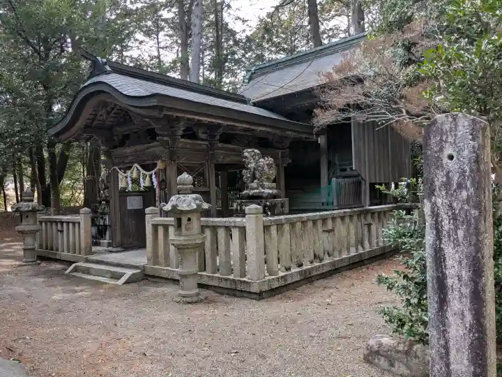 白鳥神社の{uncategorized: "未分類", other: "その他", undefined: "問題あり", building: "その他建物", grave: "お墓", sacred_gate: "鳥居", guardian: "狛犬", statue: "像", buddha: "仏像", history: "歴史", nature: "自然", garden: "庭園", animal: "動物", pagoda: "塔", temizu: "手水舎", mountain_gate: "山門・神門", sanctuary: "本殿・本堂", subordinate: "末社・摂社", art: "芸術", scenery: "景色", jizo: "地蔵", ema: "絵馬", goshuin: "御朱印", omikuji: "おみくじ", items: "授与品その他", amulet: "お守り", goshuincho: "御朱印帳", eats: "食事", festival: "お祭り", votive_dance: "神楽", shichigosan: "七五三参", wedding: "結婚式", experience: "体験その他", initially: "初詣", around: "周辺", anti_infection: "感染症対策"}