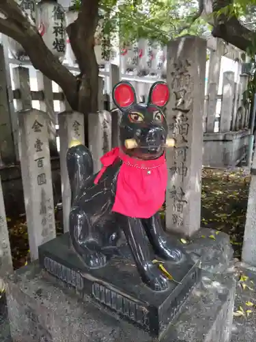 満足稲荷神社の狛犬