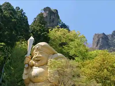中之嶽神社の像