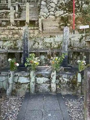 京都霊山護國神社の{uncategorized: "未分類", other: "その他", undefined: "問題あり", building: "その他建物", grave: "お墓", sacred_gate: "鳥居", guardian: "狛犬", statue: "像", buddha: "仏像", history: "歴史", nature: "自然", garden: "庭園", animal: "動物", pagoda: "塔", temizu: "手水舎", mountain_gate: "山門・神門", sanctuary: "本殿・本堂", subordinate: "末社・摂社", art: "芸術", scenery: "景色", jizo: "地蔵", ema: "絵馬", goshuin: "御朱印", omikuji: "おみくじ", items: "授与品その他", amulet: "お守り", goshuincho: "御朱印帳", eats: "食事", festival: "お祭り", votive_dance: "神楽", shichigosan: "七五三参", wedding: "結婚式", experience: "体験その他", initially: "初詣", around: "周辺", anti_infection: "感染症対策"}